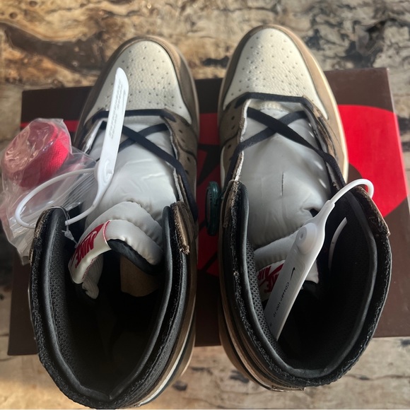 The Air Jordan 1 Mocha High Fragment Design x Travis Scott - Picture 9 of 15